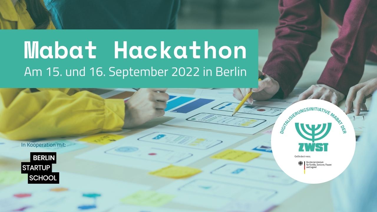 Team macht brainstorming auf einem Tisch mit vielen Notizen