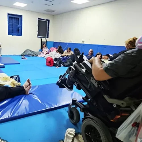 Menschen in einem Luftschutzbunker