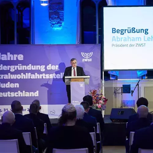 Begrüßung von Abraham Lehrer beim Festakt 70 Jahre Wiedergründung der ZWST