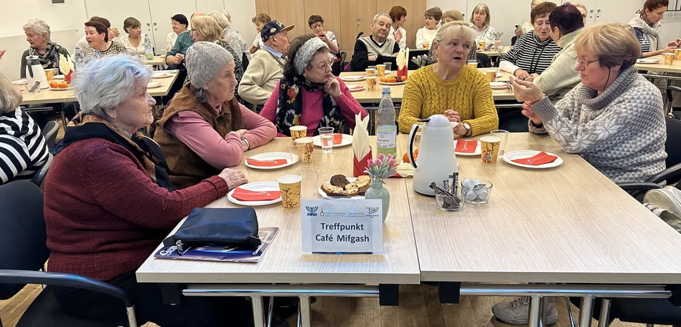 Ältere Menschen in Gesellschaft