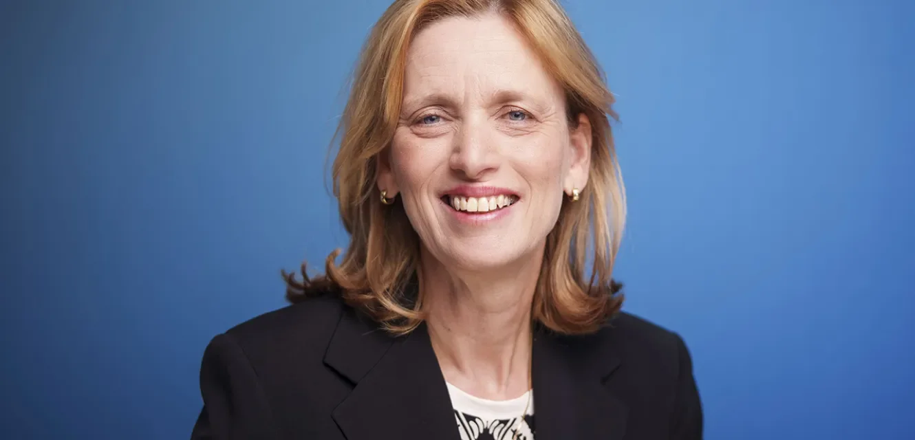 Portrait von Bundesministerin Karin Prien