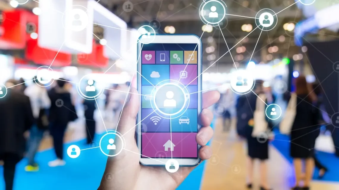 Ein Mobiltelefon sendet Signale aus