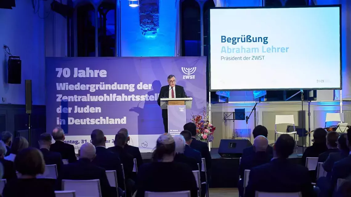 Begrüßung von Abraham Lehrer beim Festakt 70 Jahre Wiedergründung der ZWST