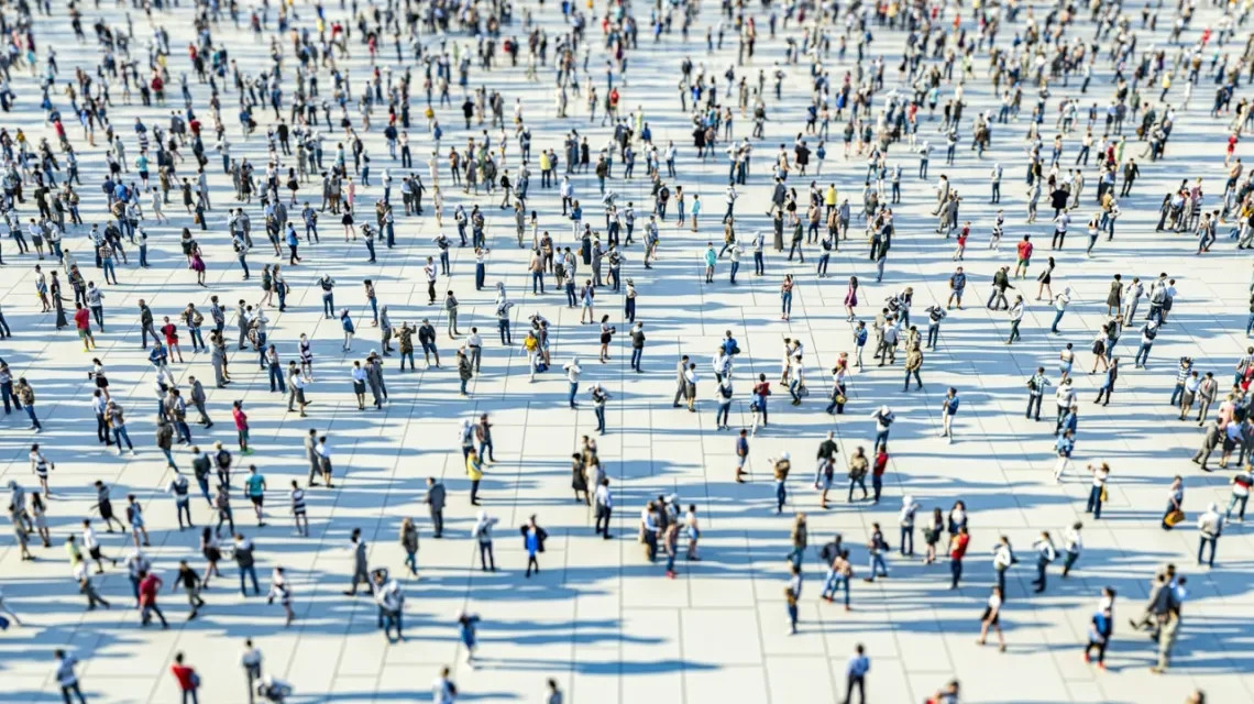Viele Mneschen auf einer Straße